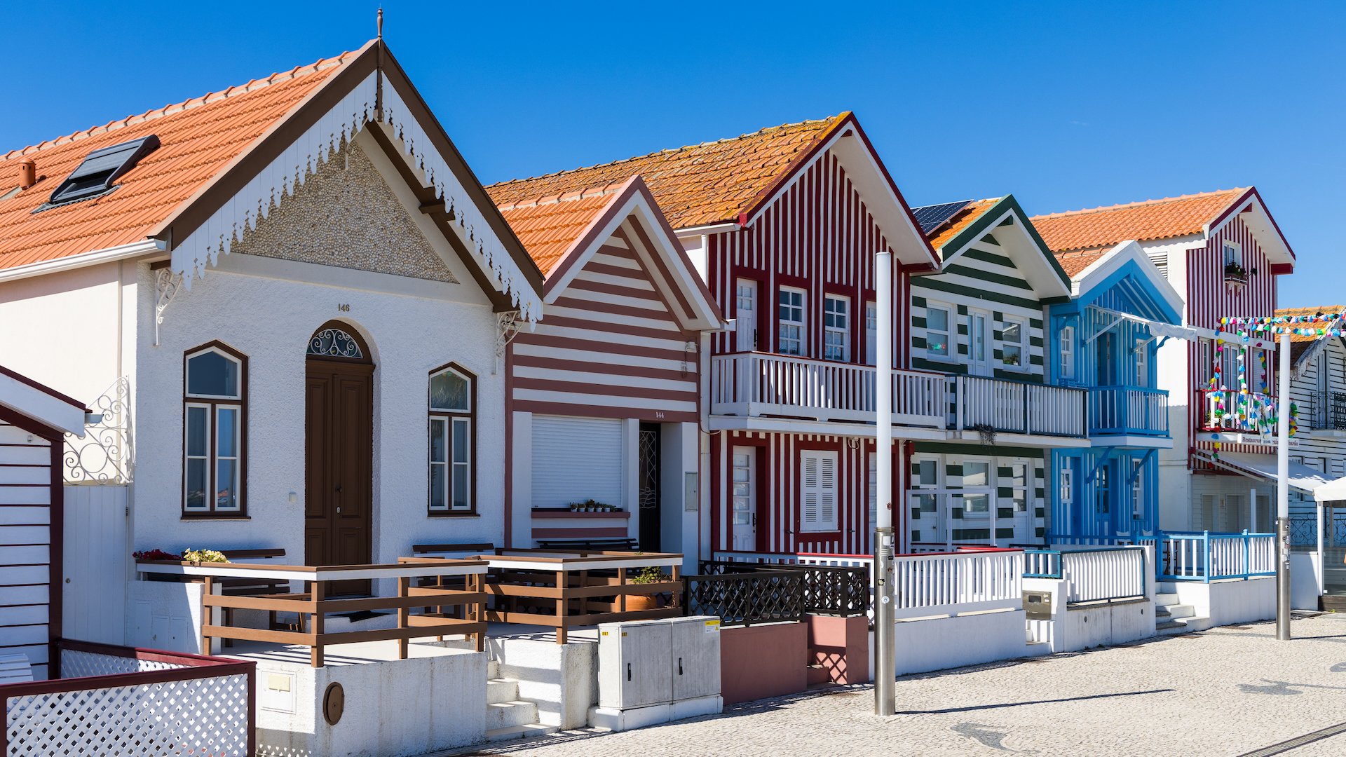  The colourful striped house on the Praia da Costa Nova. 