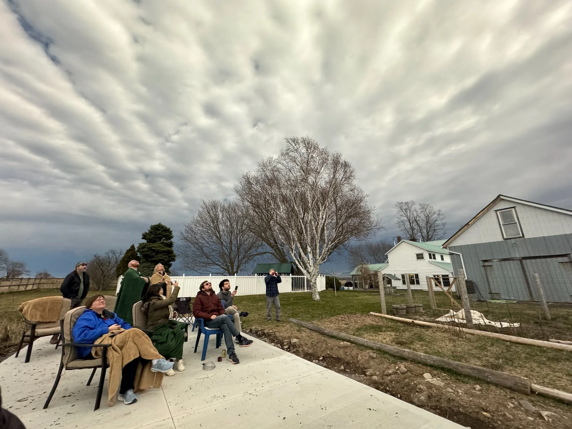  Everyone was searching to see the eclipse. 