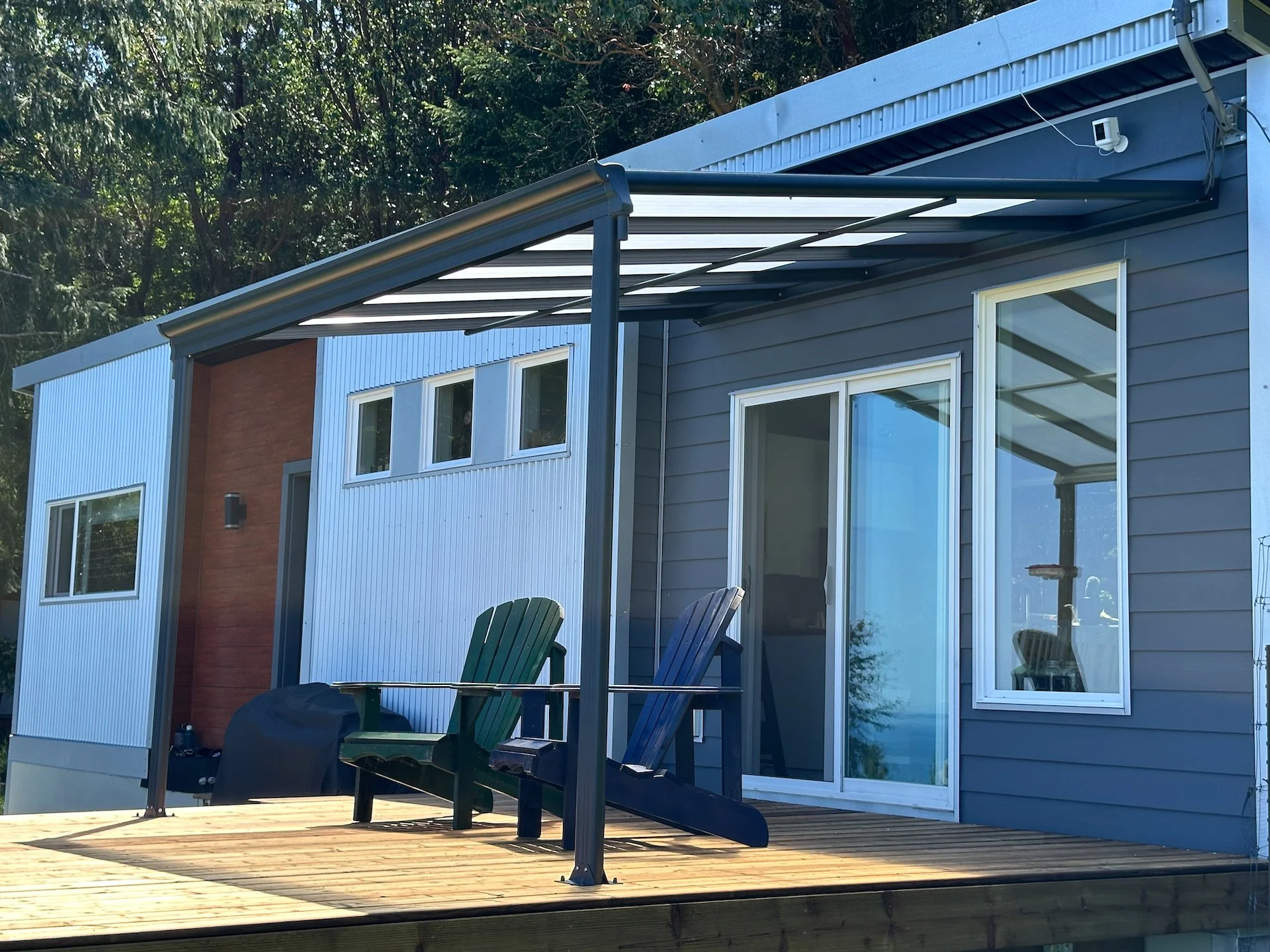  With some help from Bradley, our neighbor next door, we got it all up quite easily. 