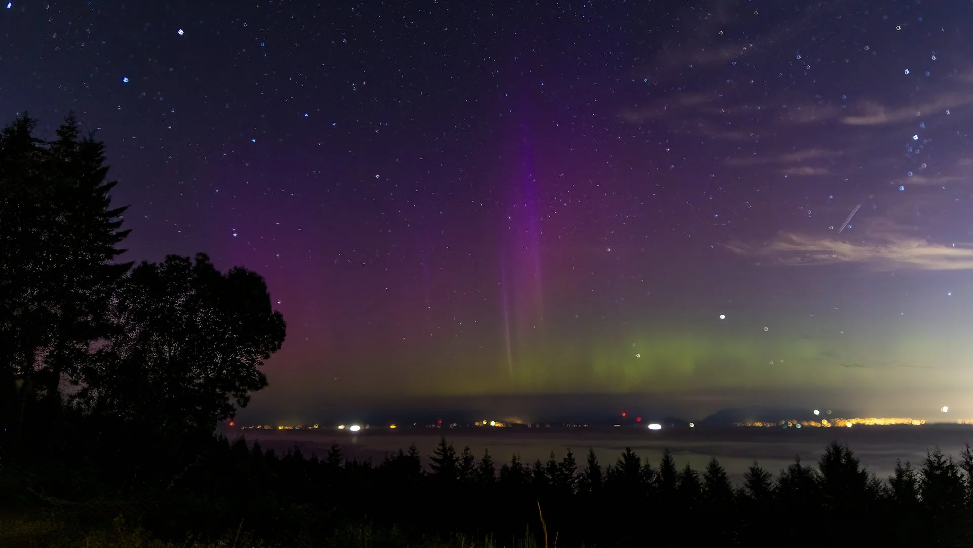  The show didn't last too long - after about half an hour, it faded out.  
