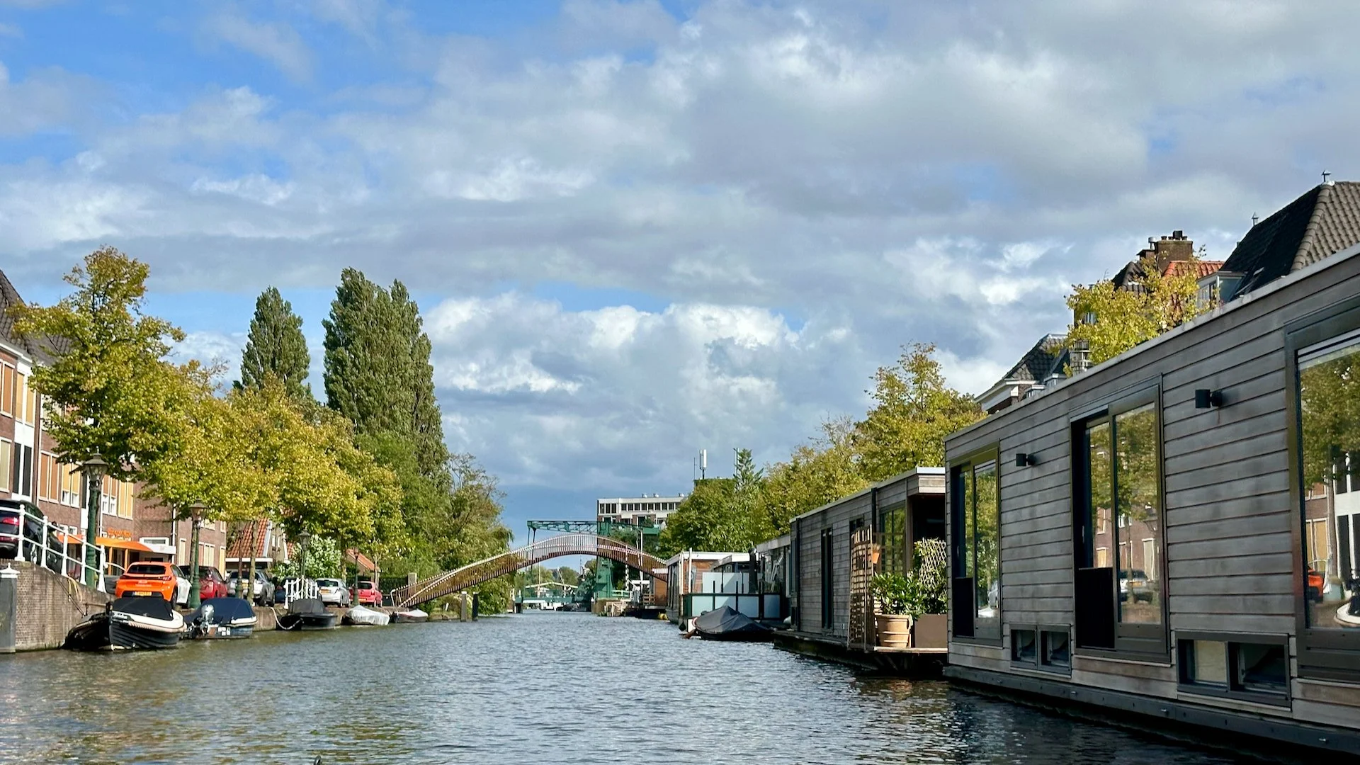  Along many stretches there were these very nice looking house boats.  