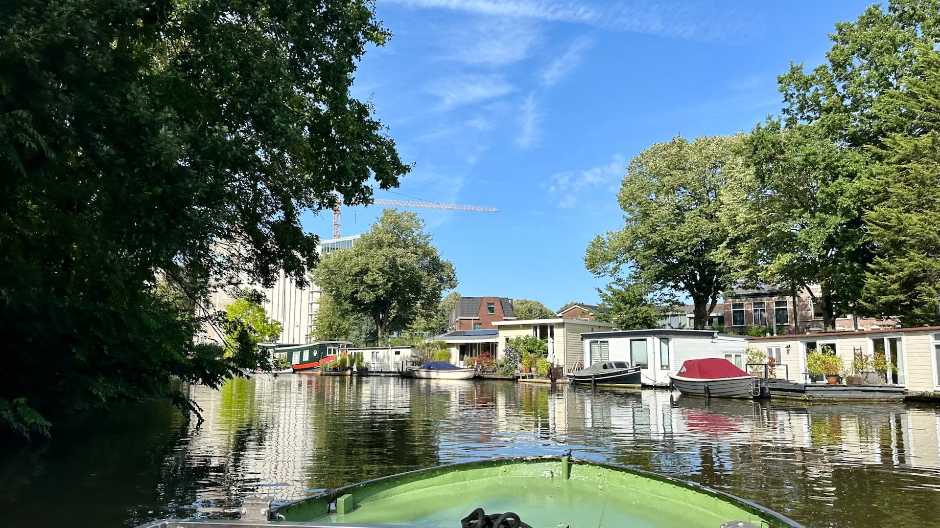  This was my favorite stretch - park on one side, house boats on the other and very peaceful and quiet.  