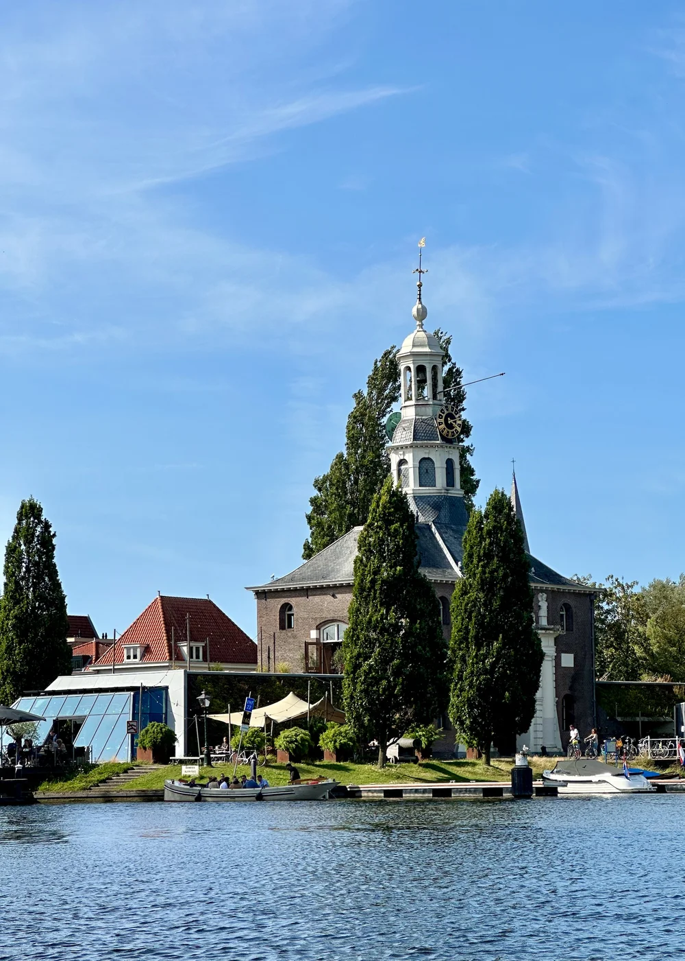  An interesting church. 