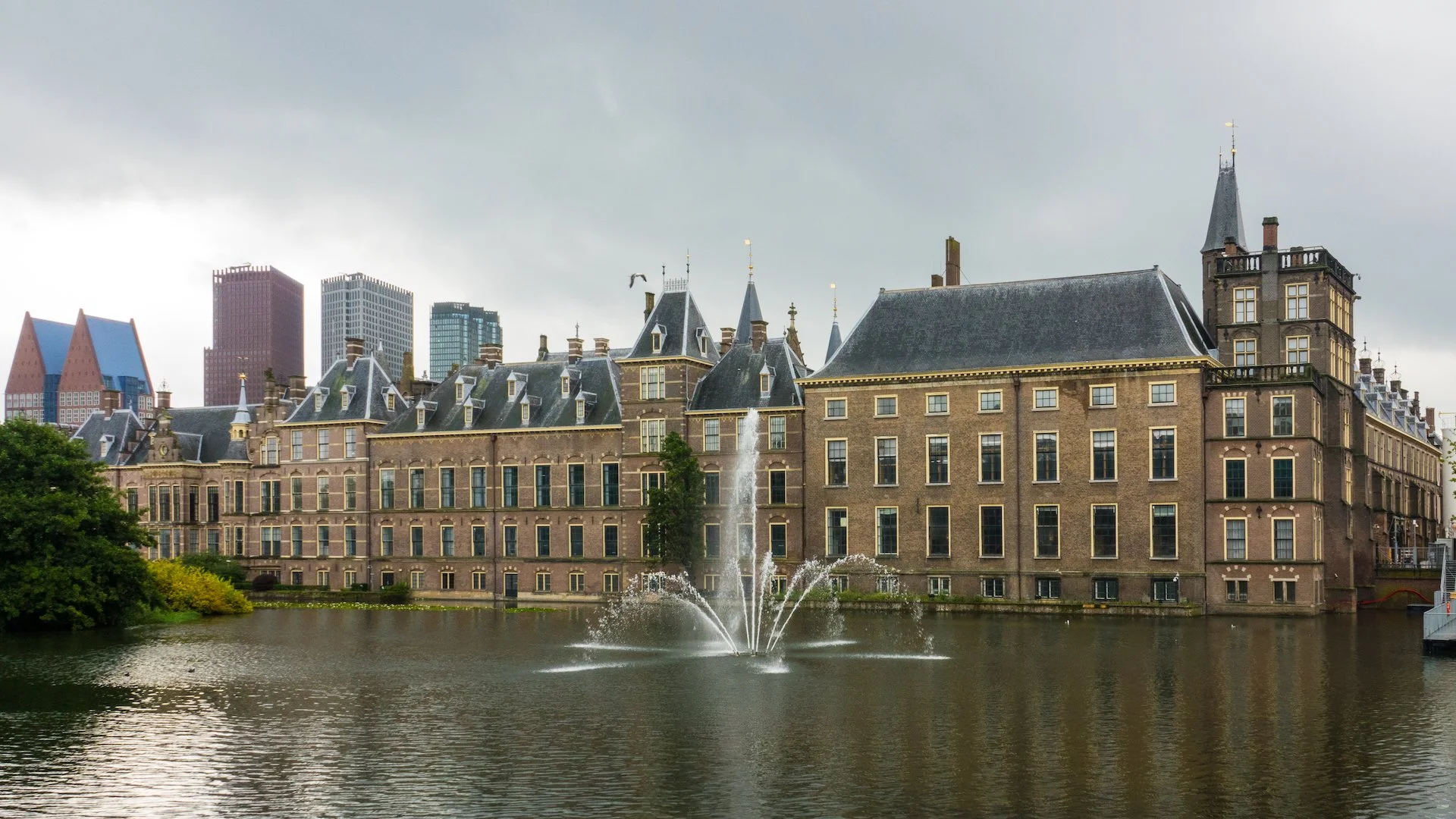  One more view - the fountain is a nice touch. 