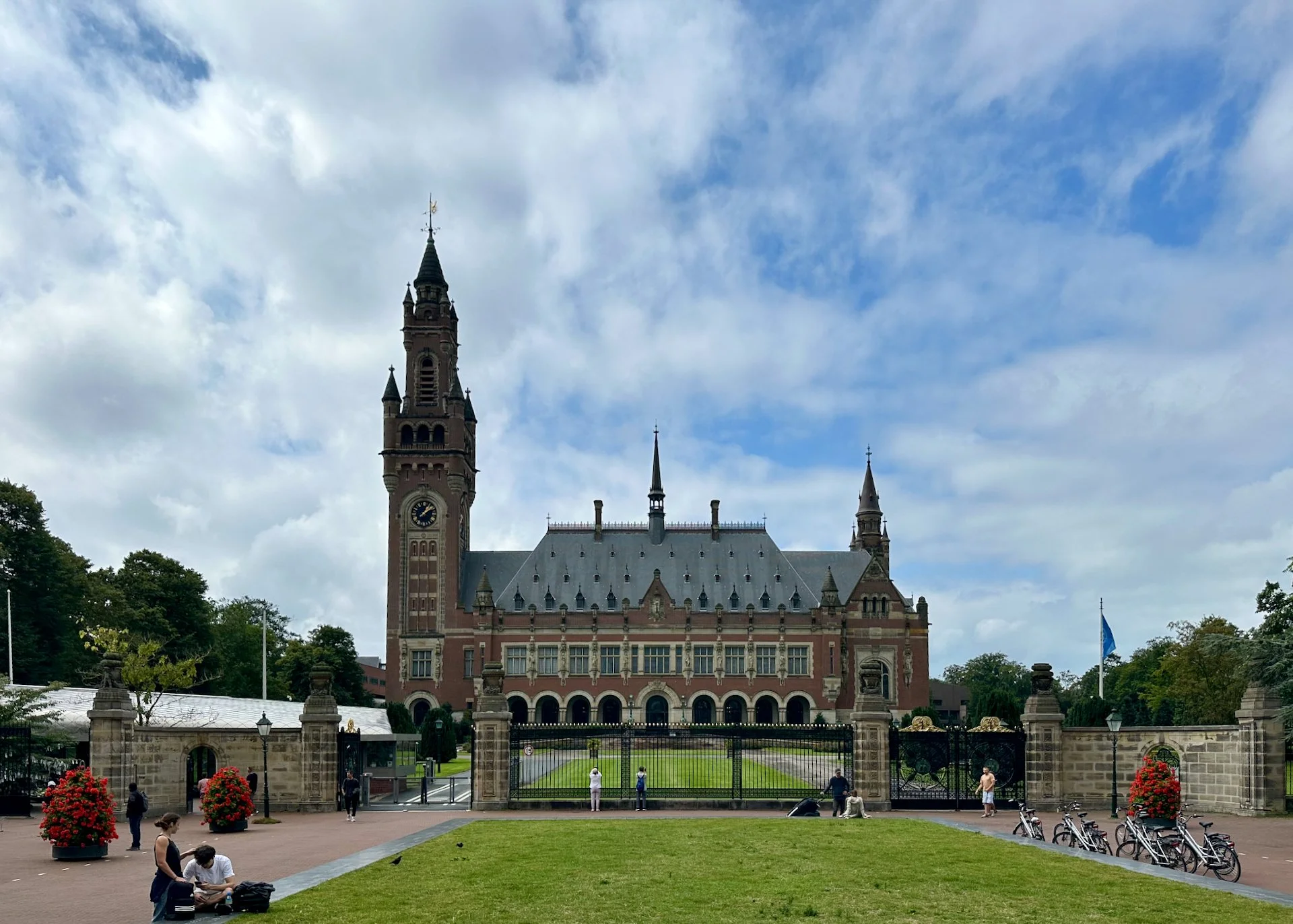  The full view, from a little further back. 