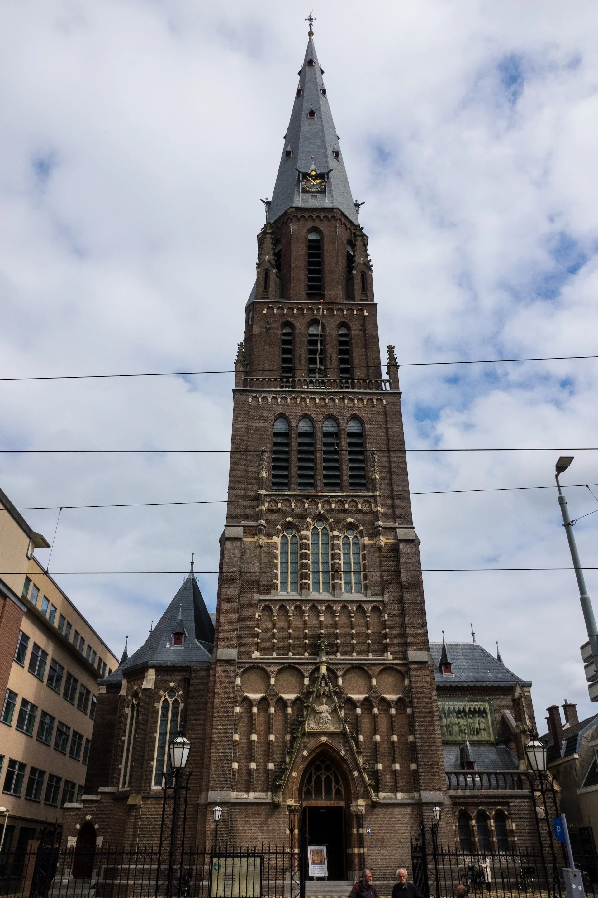  The outside was quite imposing, except for the damn hydro wires wrecking my photos. 