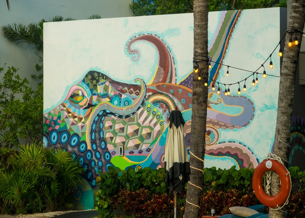  They had art, in this style, on all the buildings around the resort. It was quite nice. 