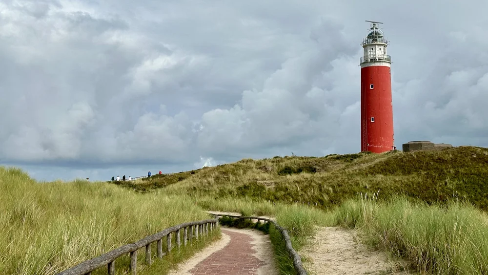  The sand was almost swallowing up the path up to the lighthouse. 