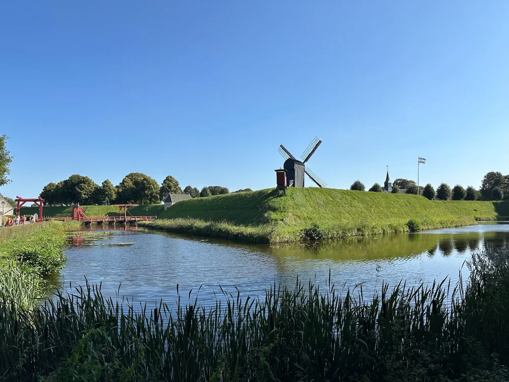  As you walk up to the town, the windmill is prominent, secure behind the walls. 