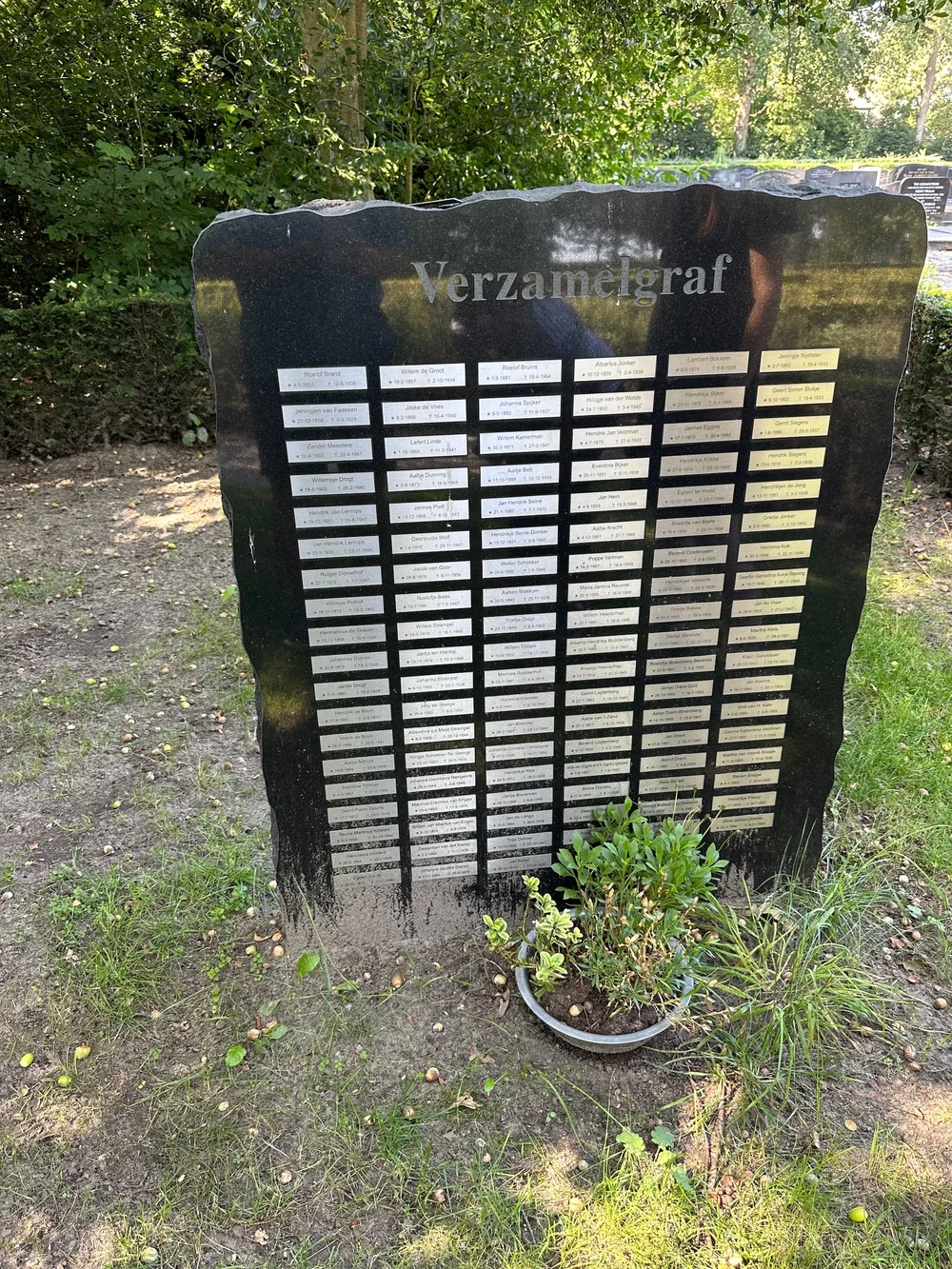  The mass grave was just inside the front entrance, and was quite easy to find. 