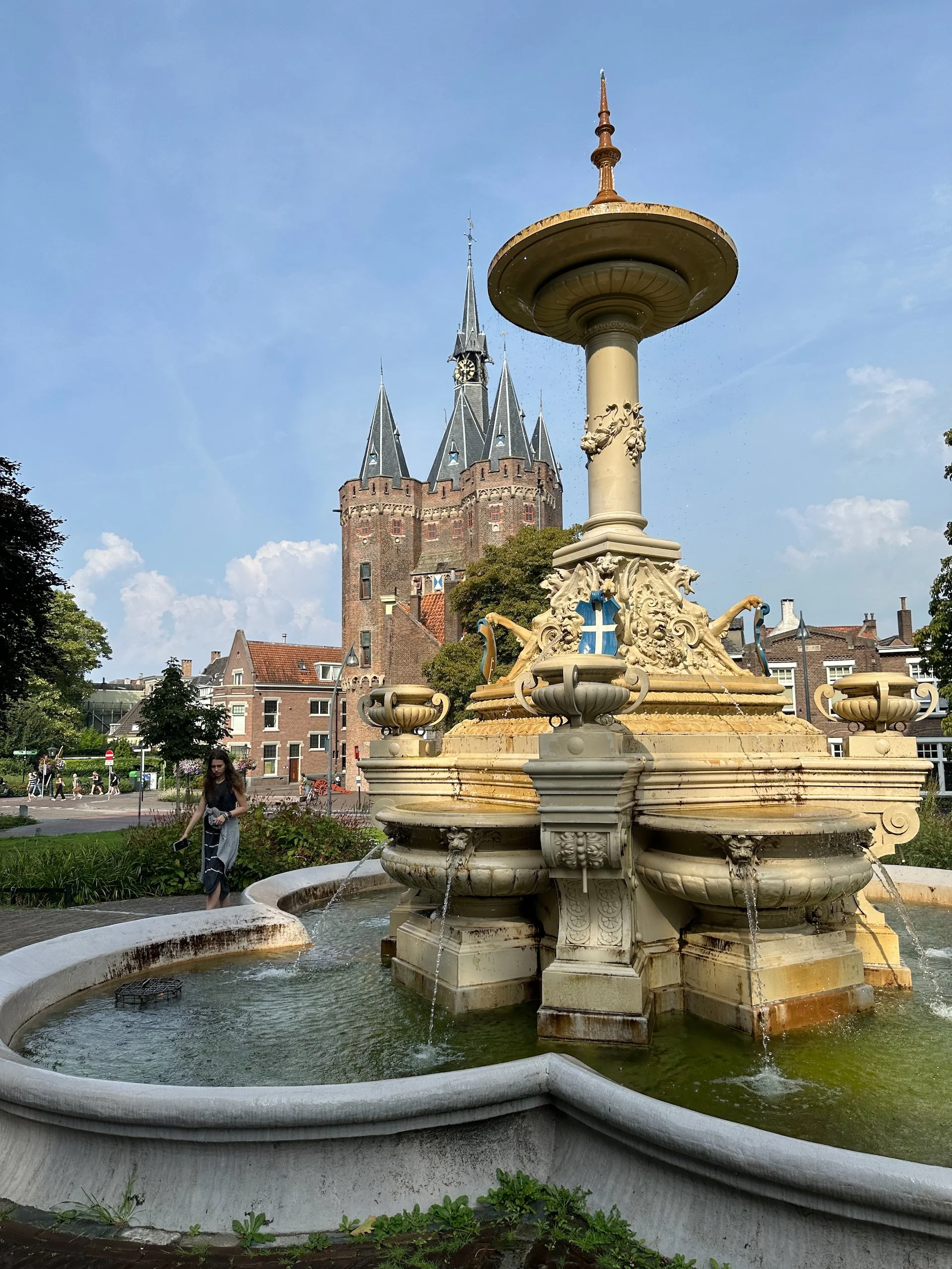  IN the park across the street from the old gate, there was this amazing fountain.  