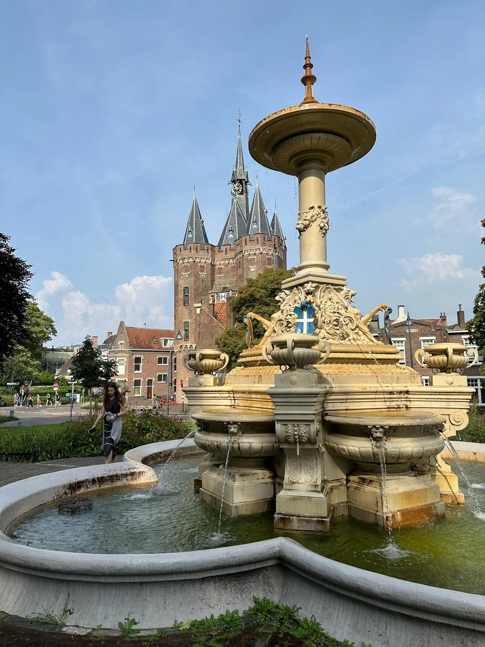 IN the park across the street from the old gate, there was this amazing fountain.  