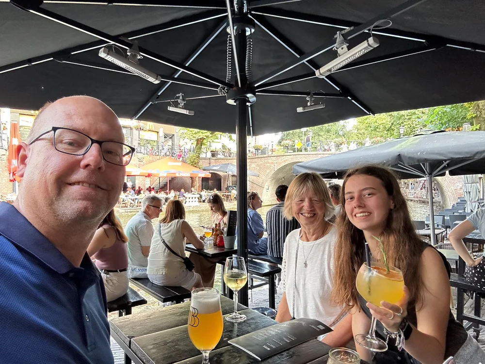  Initially we sat on the inside row, as the canal-side tables were all full.  