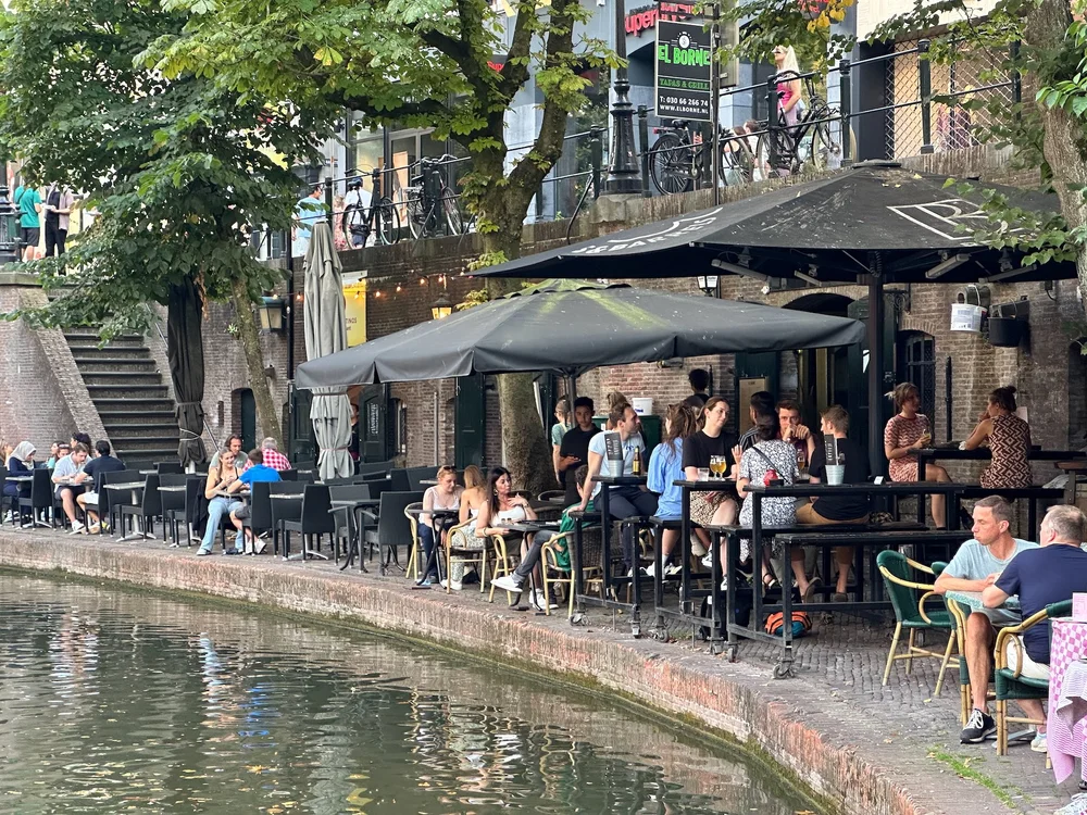  Looking back on the restaurant. 