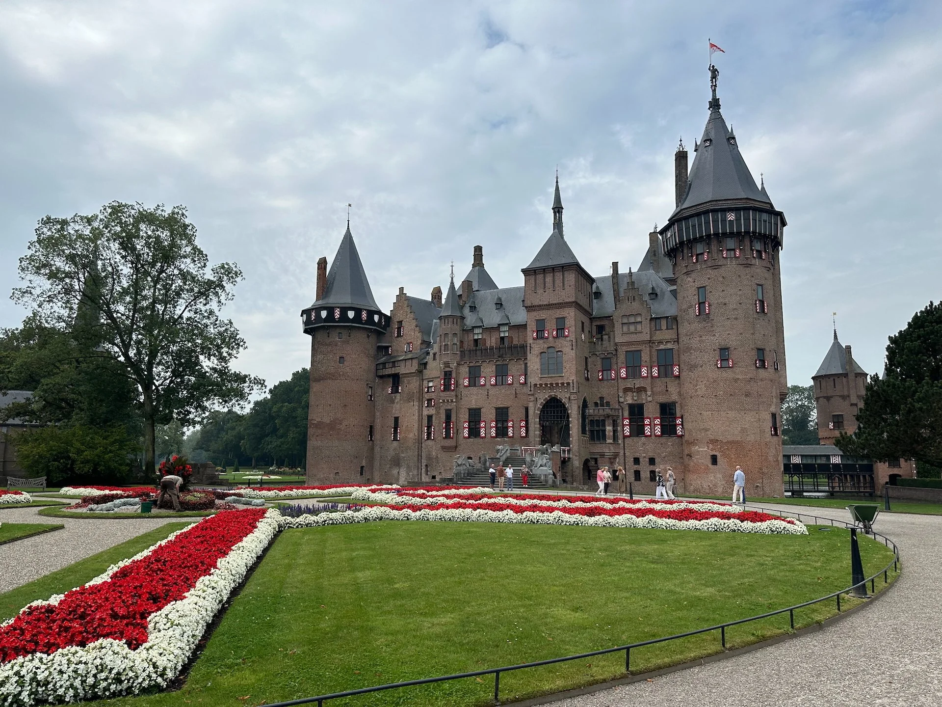  The view of the main entrance. 