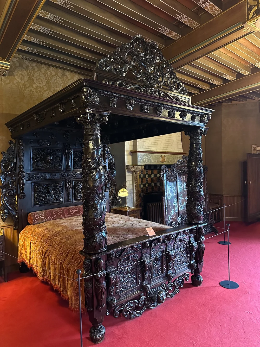  The carvings on the bed are just crazy! 