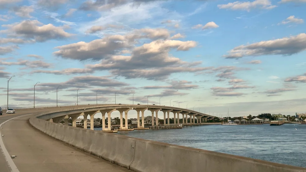  The highway crisscrosses the Intracoastal Waterway (ICW), a river that parallels the coast. The ICW is a 4,800 km inland waterway along the Atlantic and Gulf of Mexico coasts, running from Massachusetts southward along the Atlantic Seaboard and arou