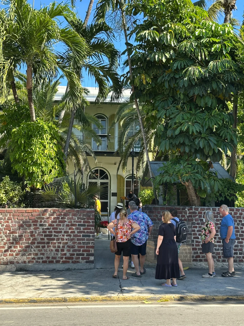  Hemmingway’s house. It’s a museum now, but I did not go in. 