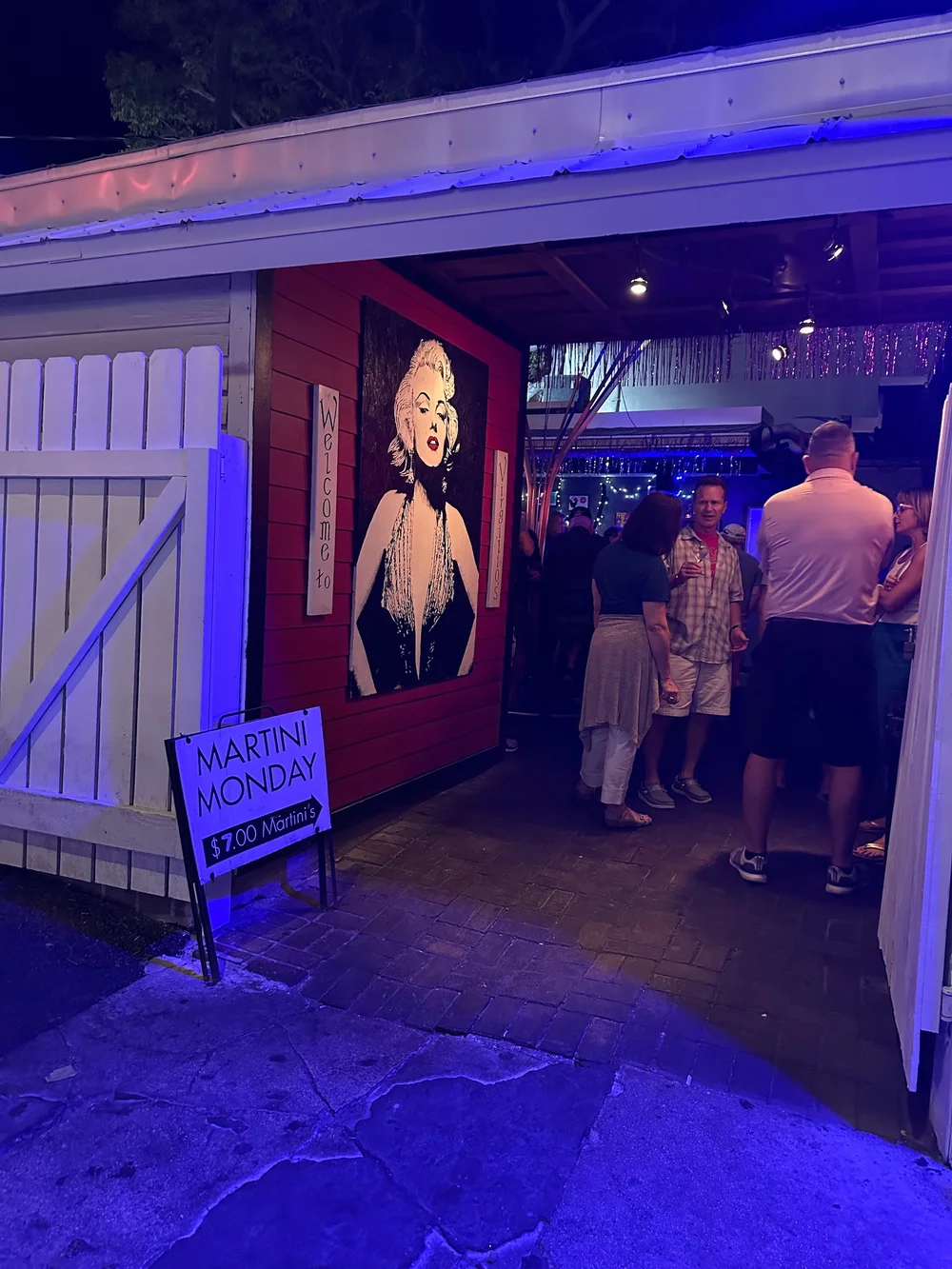  On Monday night, we went to this cool little hole-in-the-wall bar for cheap martinis! 