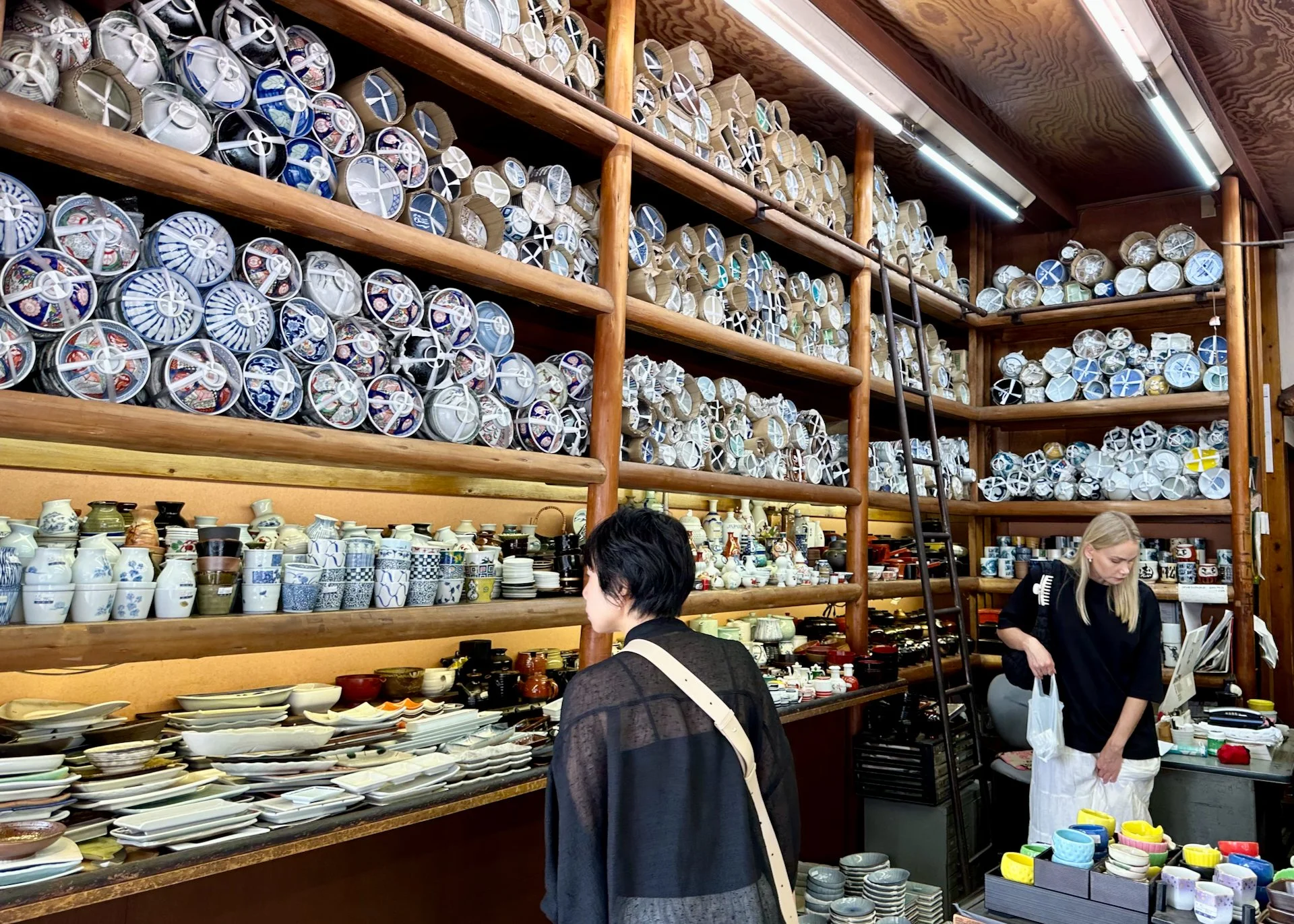  If you can’t find the bowl you want in this shop, then there’s no hope for you! 