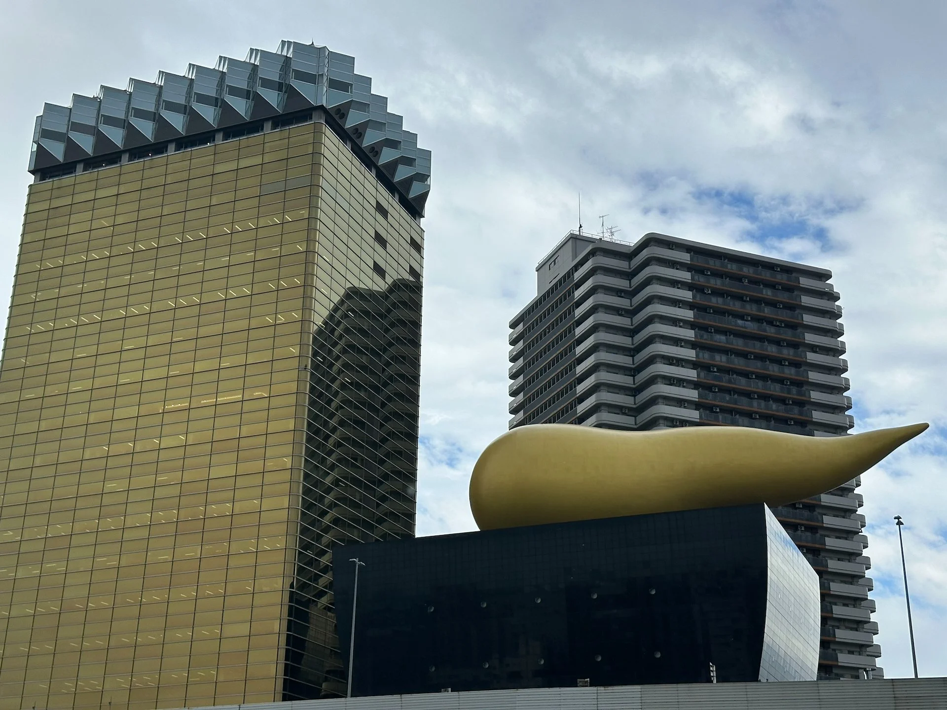  I have to admit, I’m struggling to see the execution of the concept. And to just drop that sculpture on the top… what were they thinking? 