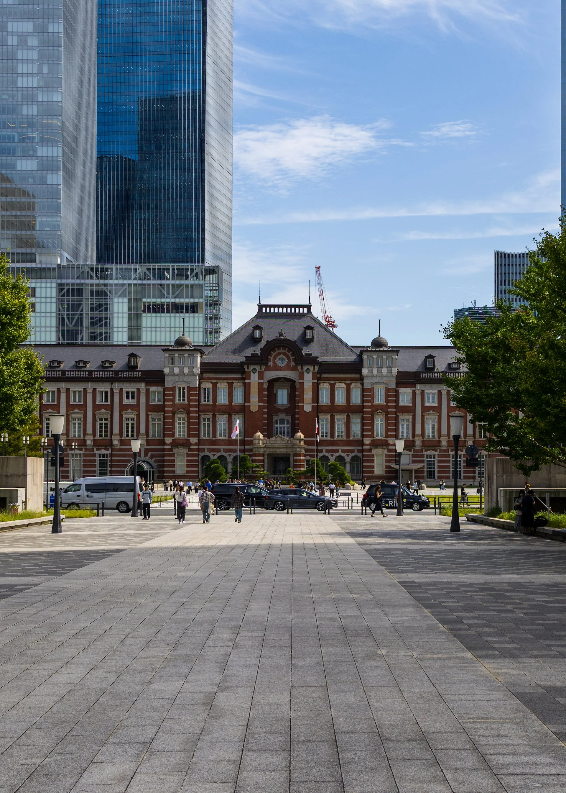  The main facade of the station. 