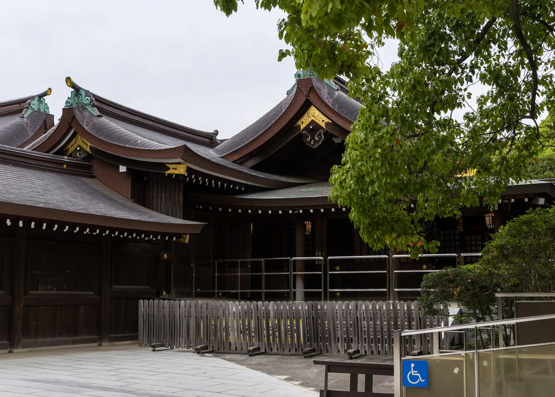  There were some corners of the place where you could get a shot without people in it. Just not many. 