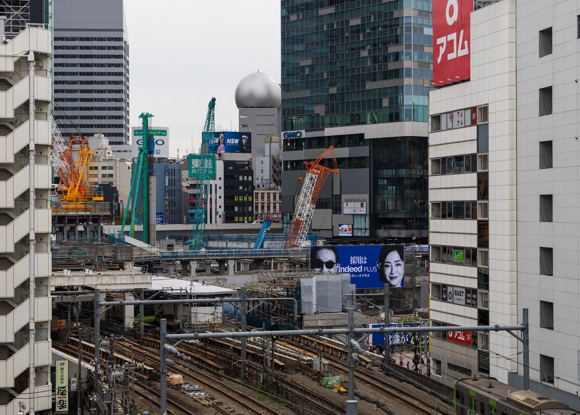  And the views were pretty good. This is typical Tokyo - trains and lots of construction! 
