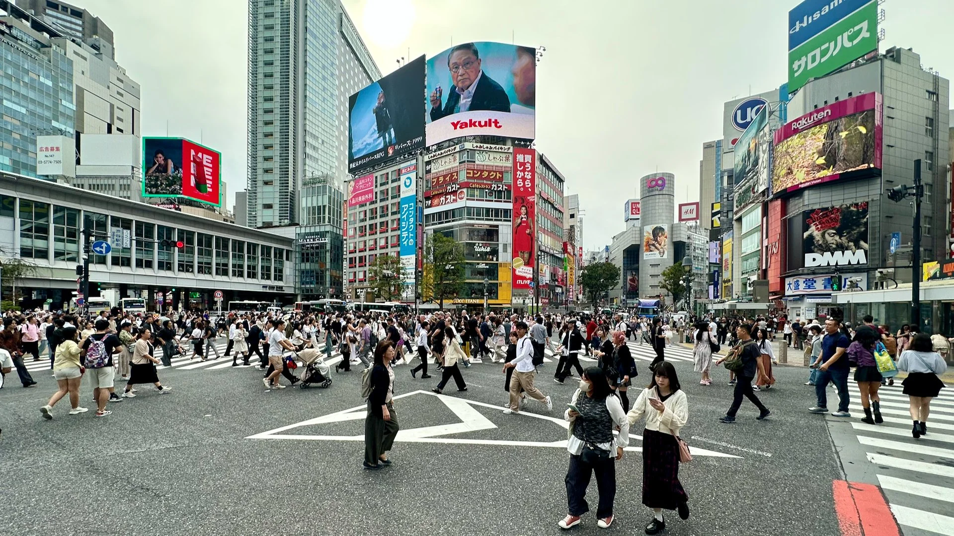  …and it’s chaos - people everywhere! 