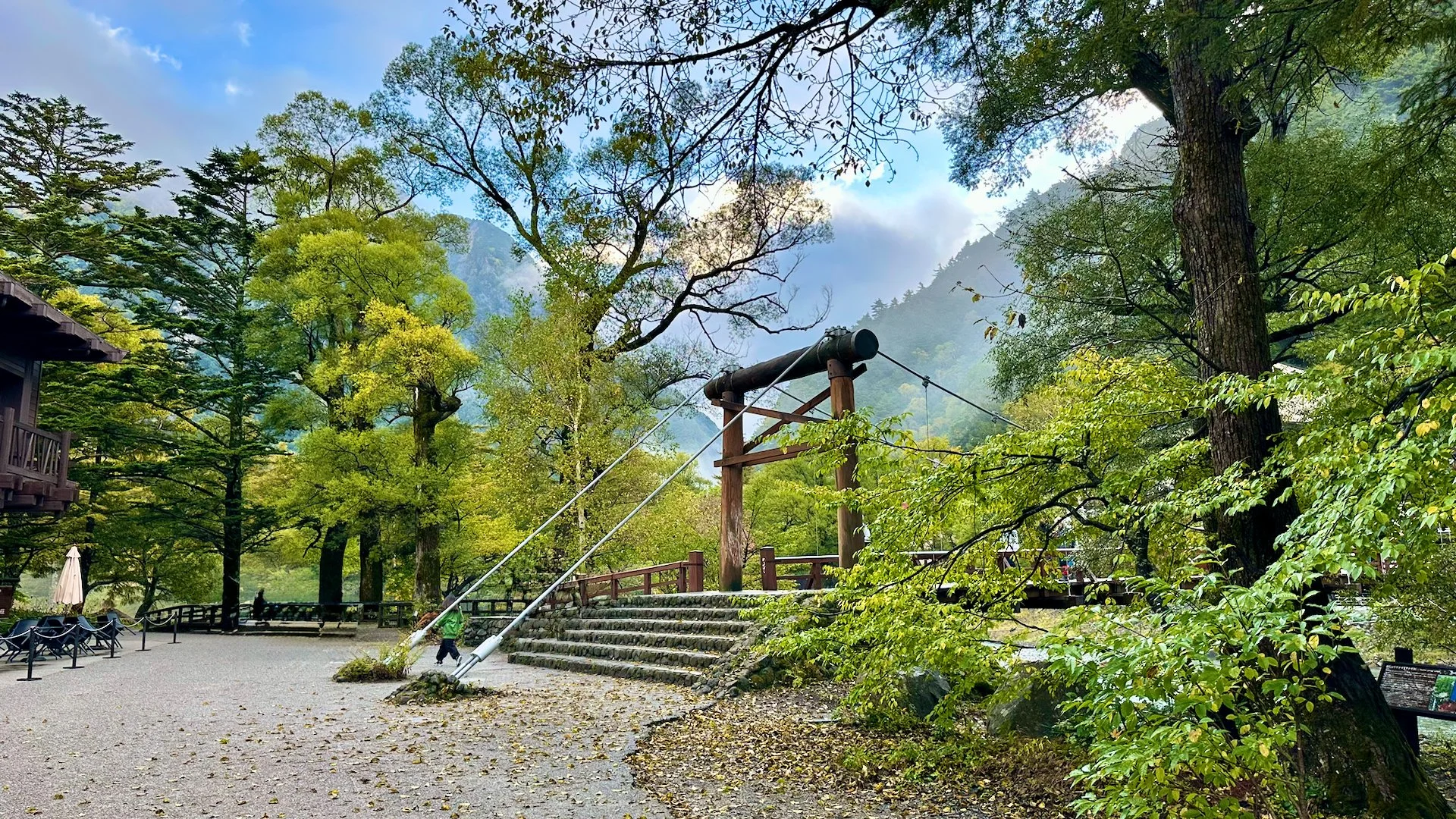  The early start meant that it wasn’t super busy at the famous bridge. 