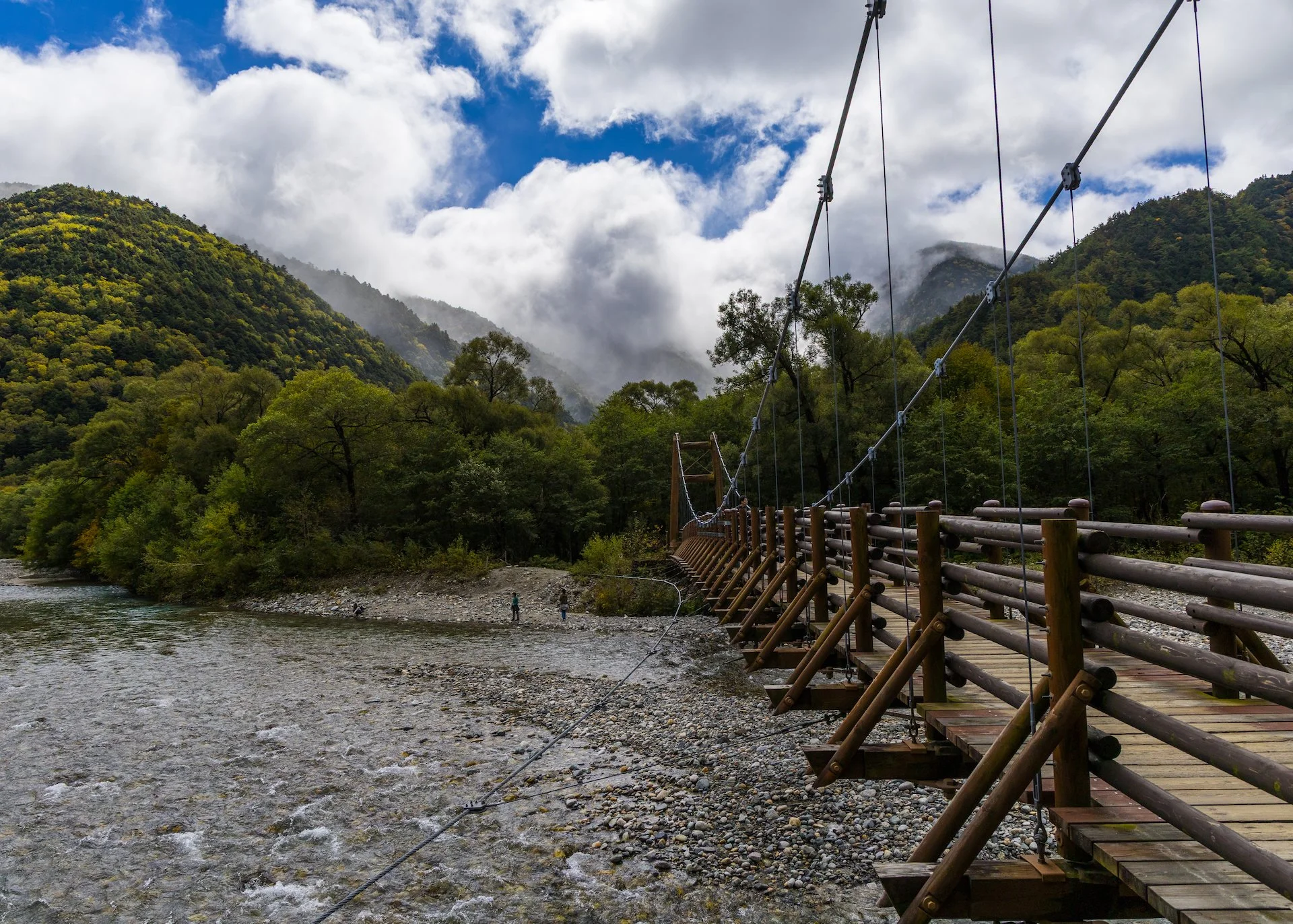  While there were some people about, it was much less busy than the bridge near the hotel. 