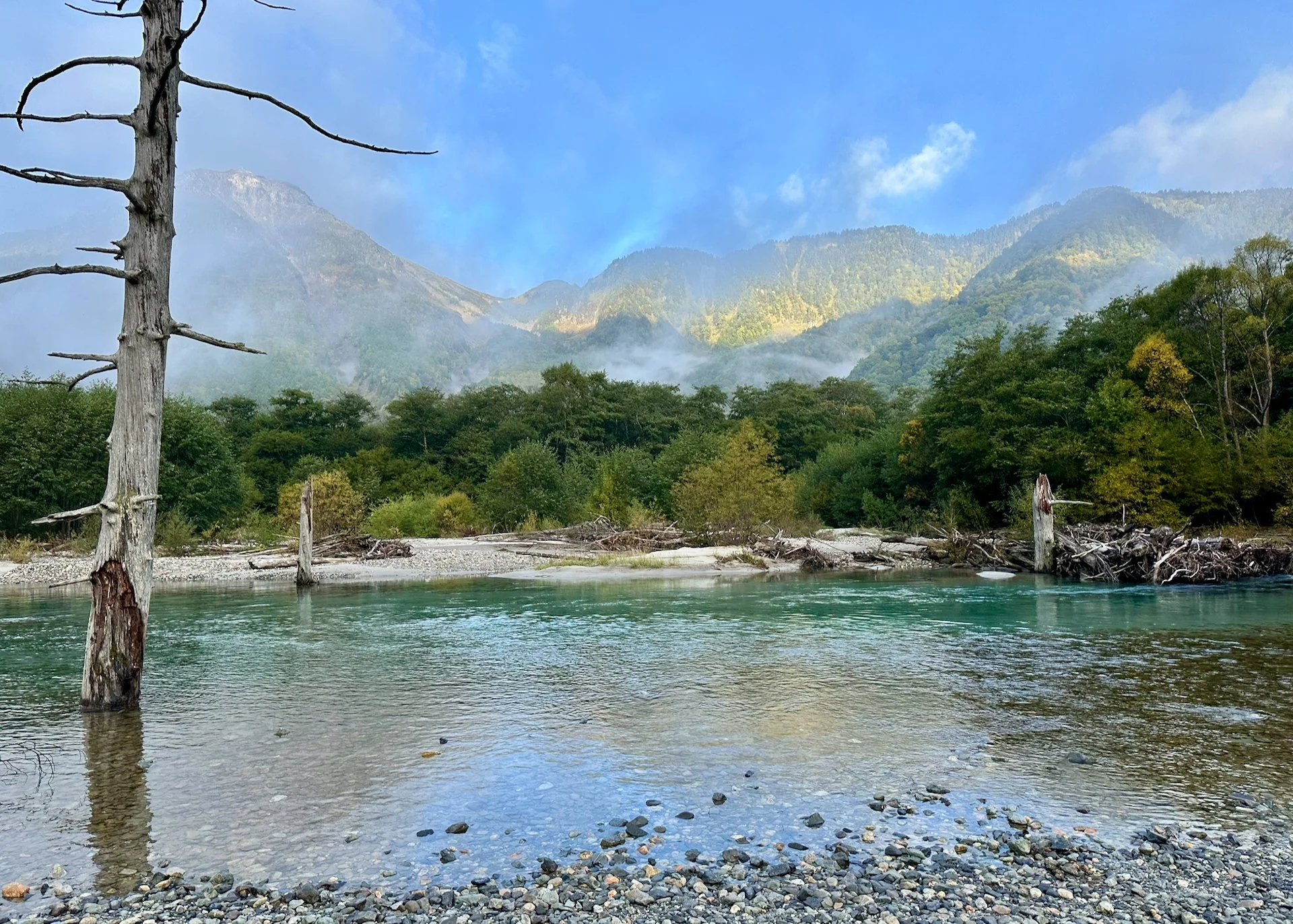  Looking out over the river as we headed towards Taisho Pond 