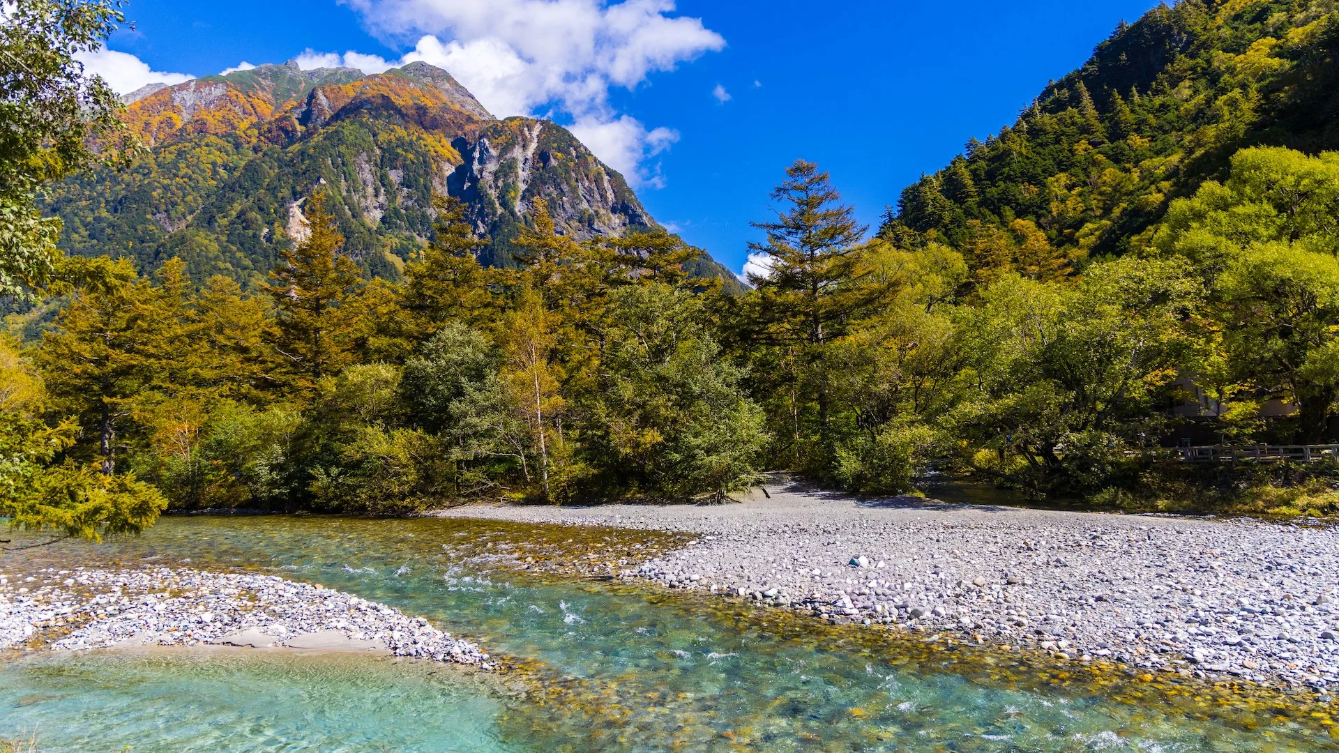  Today you could really see the colours up at the top of the mountains. 