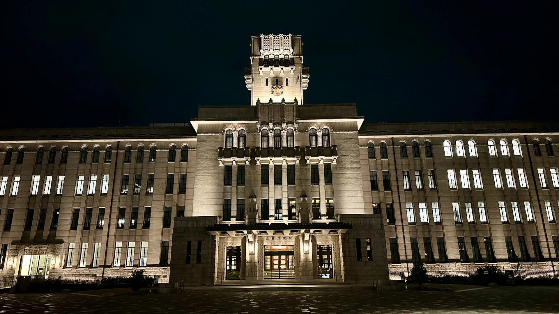  Much as the day started, it ended with us walking home past City Hall. 