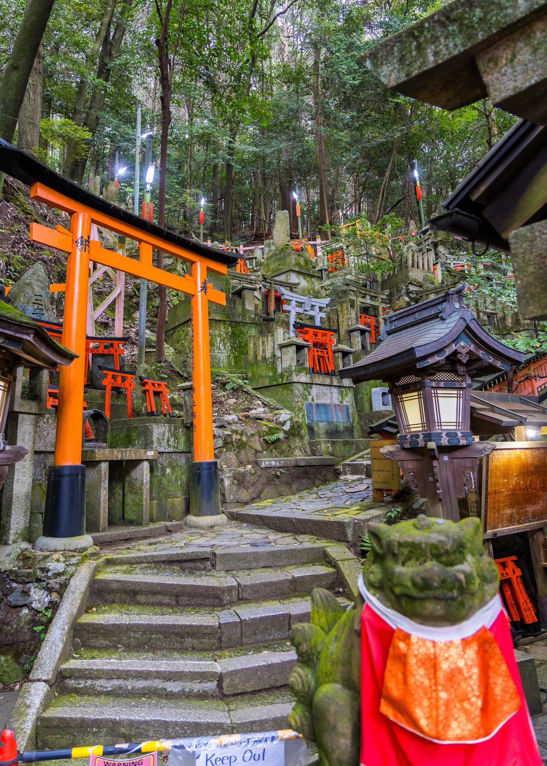  This shrine, as we were getting close to the bottom was the most interesting one we saw. 