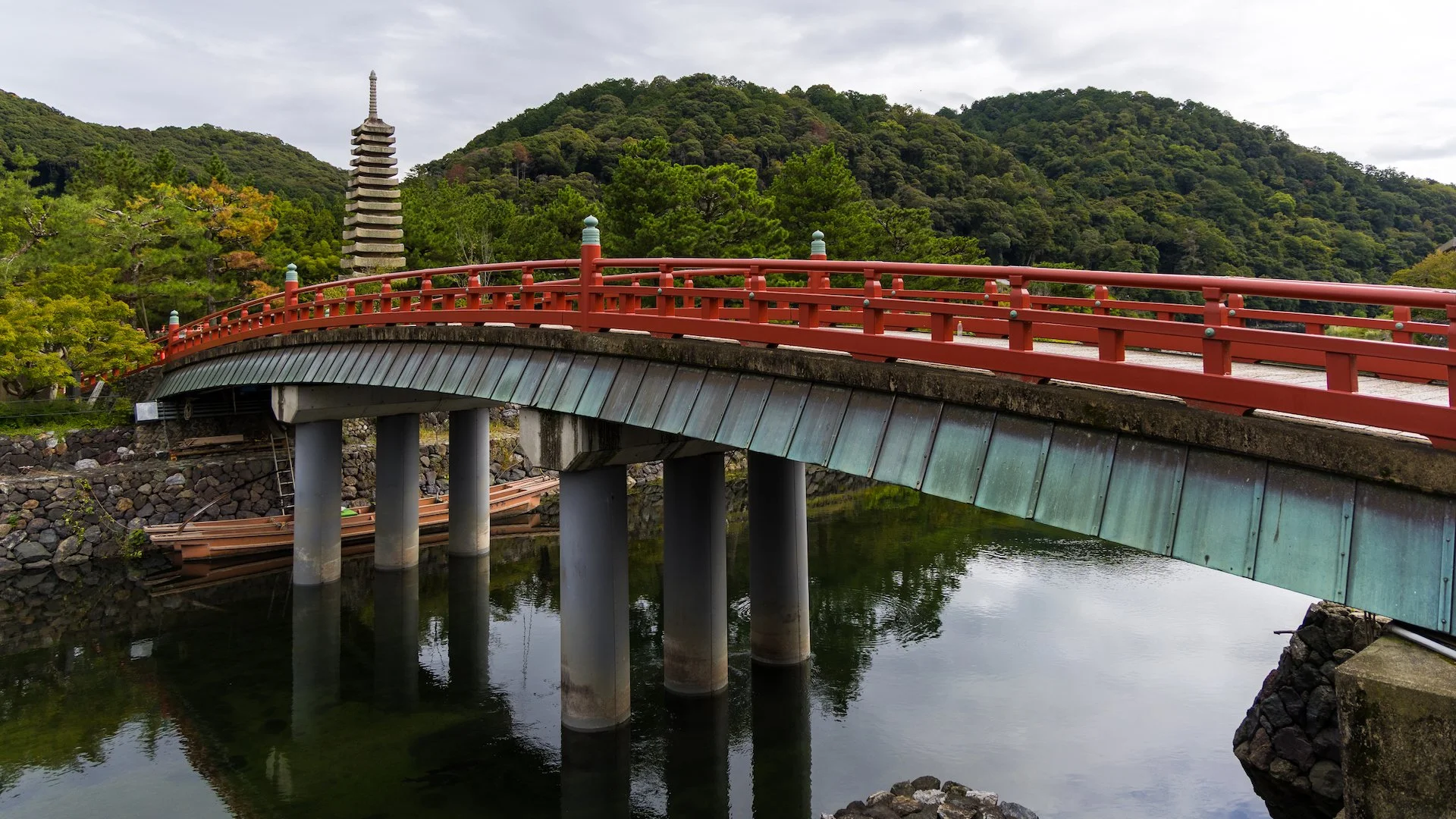 The bridge onto Tō-no-shima Island 