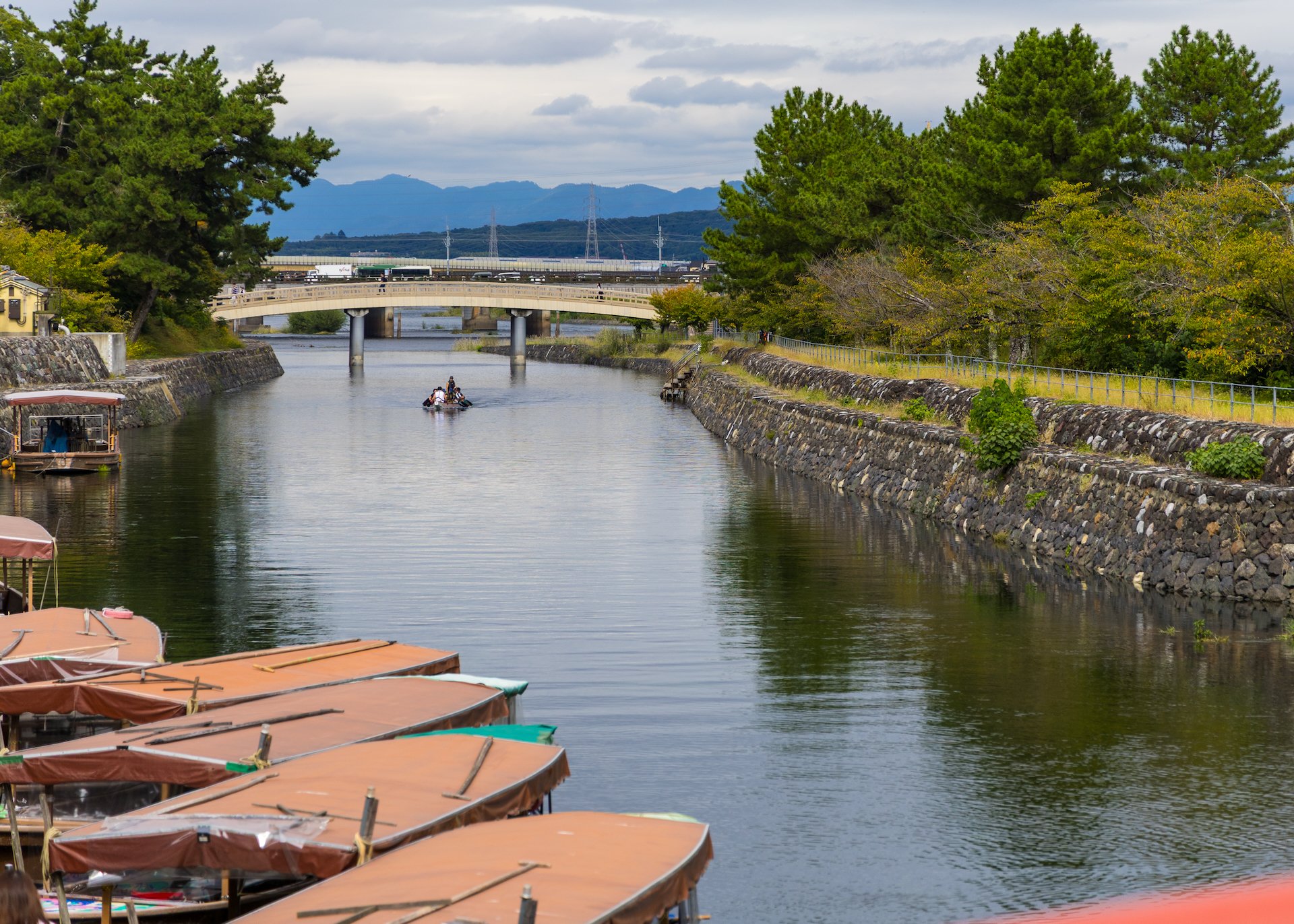  This section of the river was very calm. There was even a dragon boat team out practicing. 