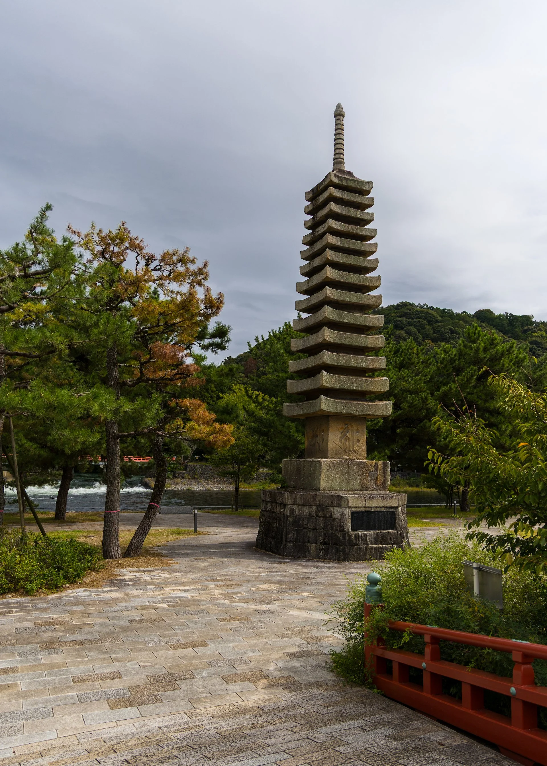  A closer look at the stone pagoda. 