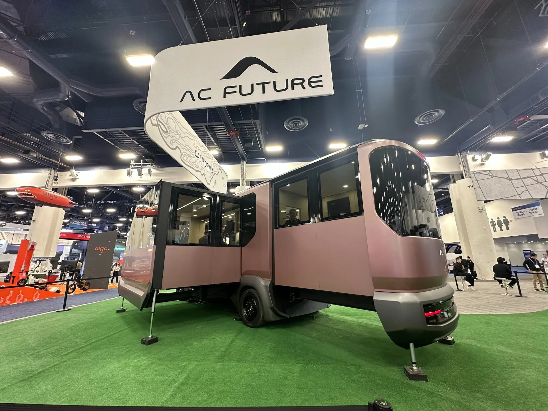  Two-way slide outs. The thing was absolutely enormous. 