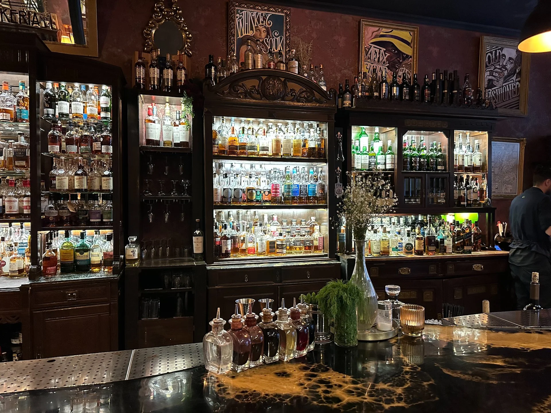  Such an amazing looking classic bar! 