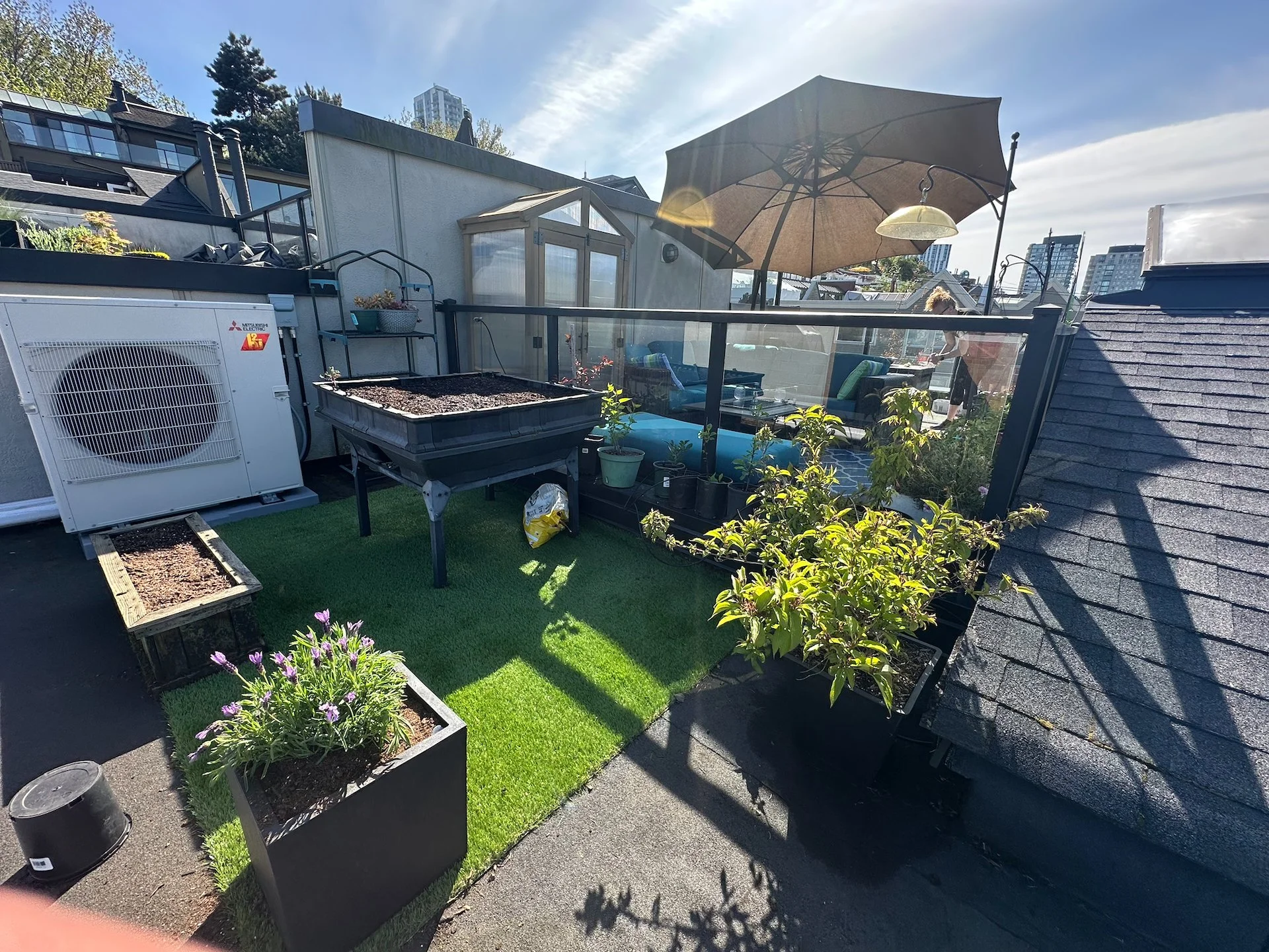  To make the back part of the deck look better, I picked up a piece of astroturf. I think it really helps and hopefully will stop the moss from growing over the winter. The new greenhouse looks good too! 
