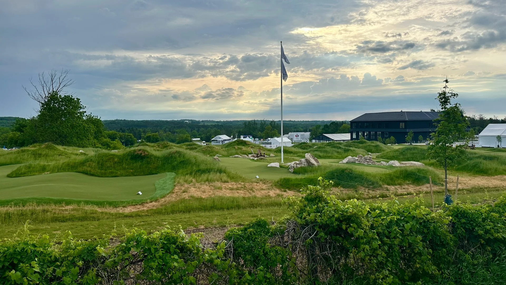  Walking up to the course past the new putting green and Golf Canada clubhouse, the weather was looking a little more unsettled. 