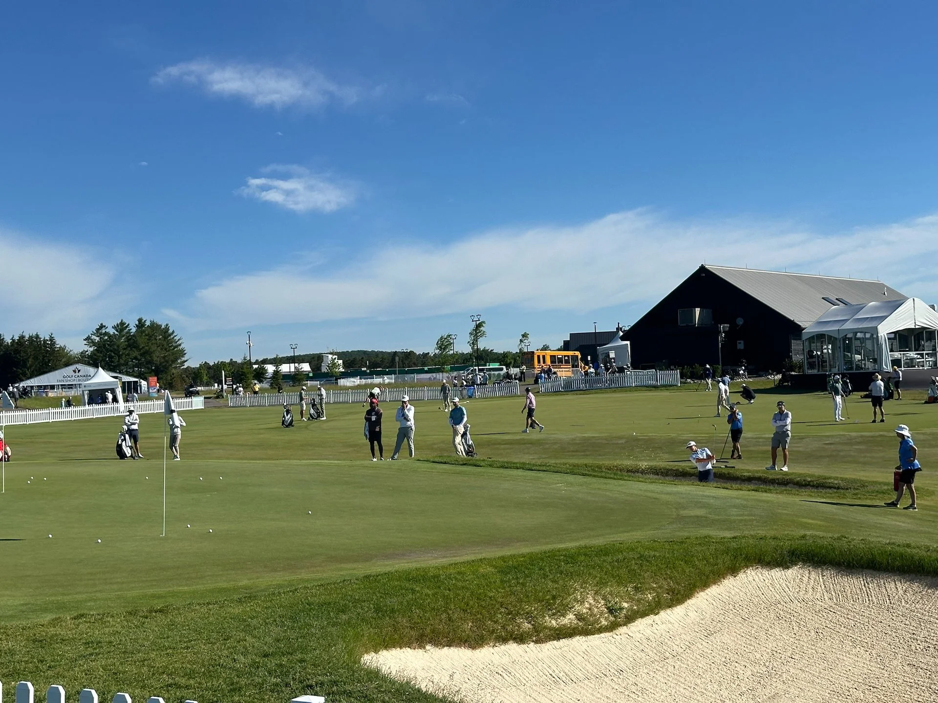  When I first arrived, I walked over to the area around the first tee. This is also close to the practice area, so I watched a bunch of the guys warming up. Hitting balls on the tee and working on short game and putting. It’s surprisingly fascinating