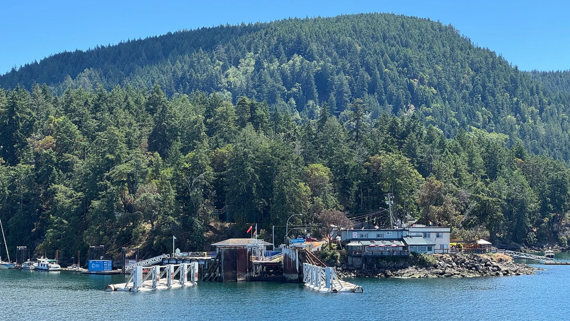 Pulling into the timny harbour at Saturna. We’d be back to this island in a few days. 