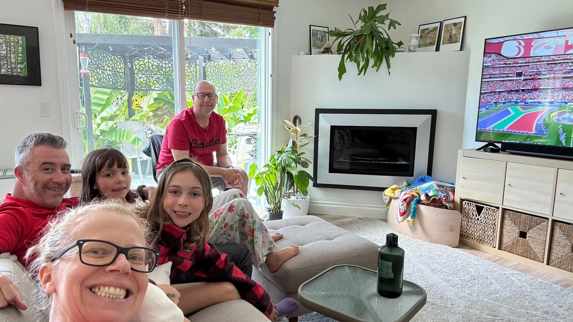  Ready to cheer for Canada! 