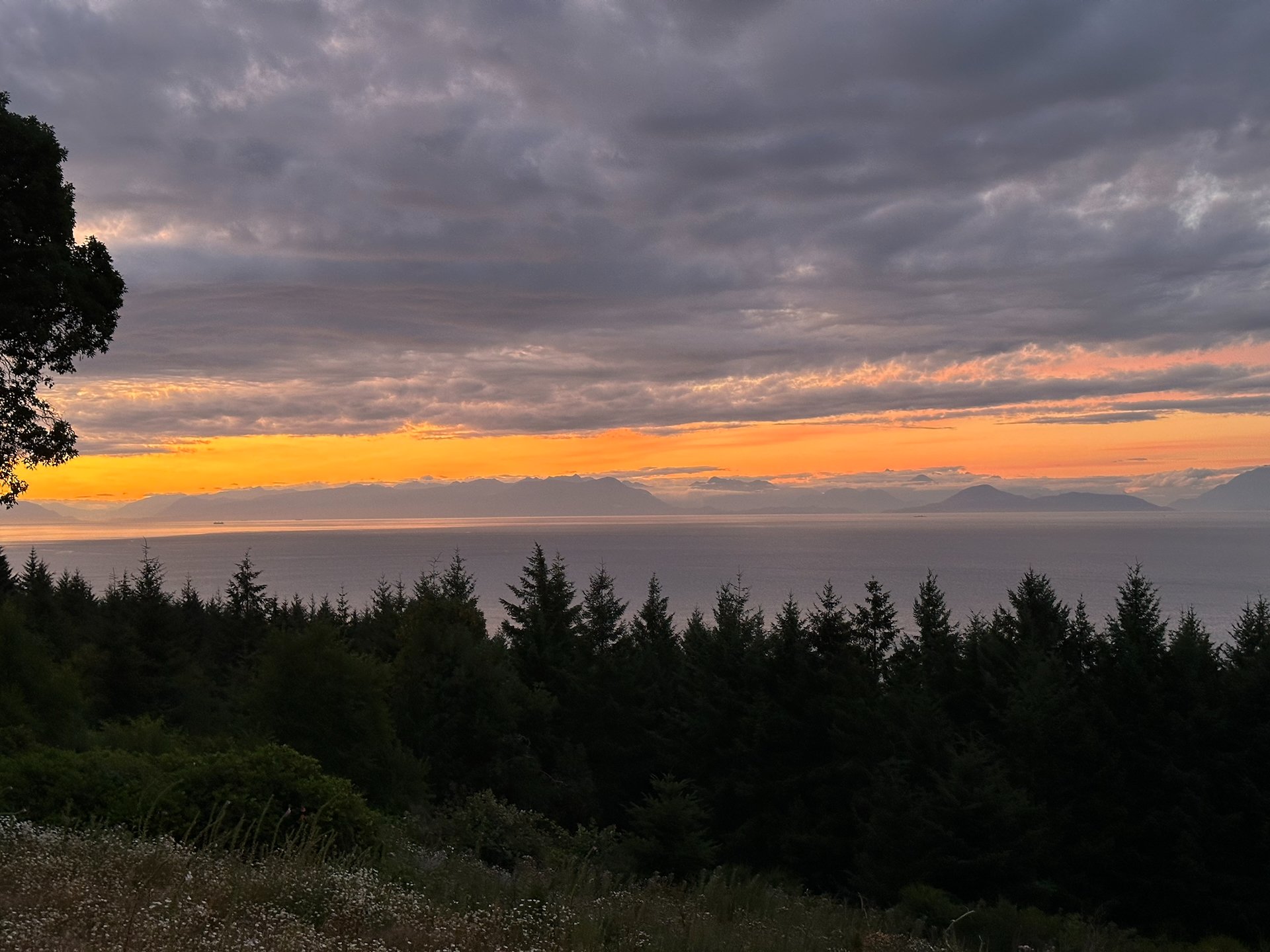 The sun was setting by the time we got home. 