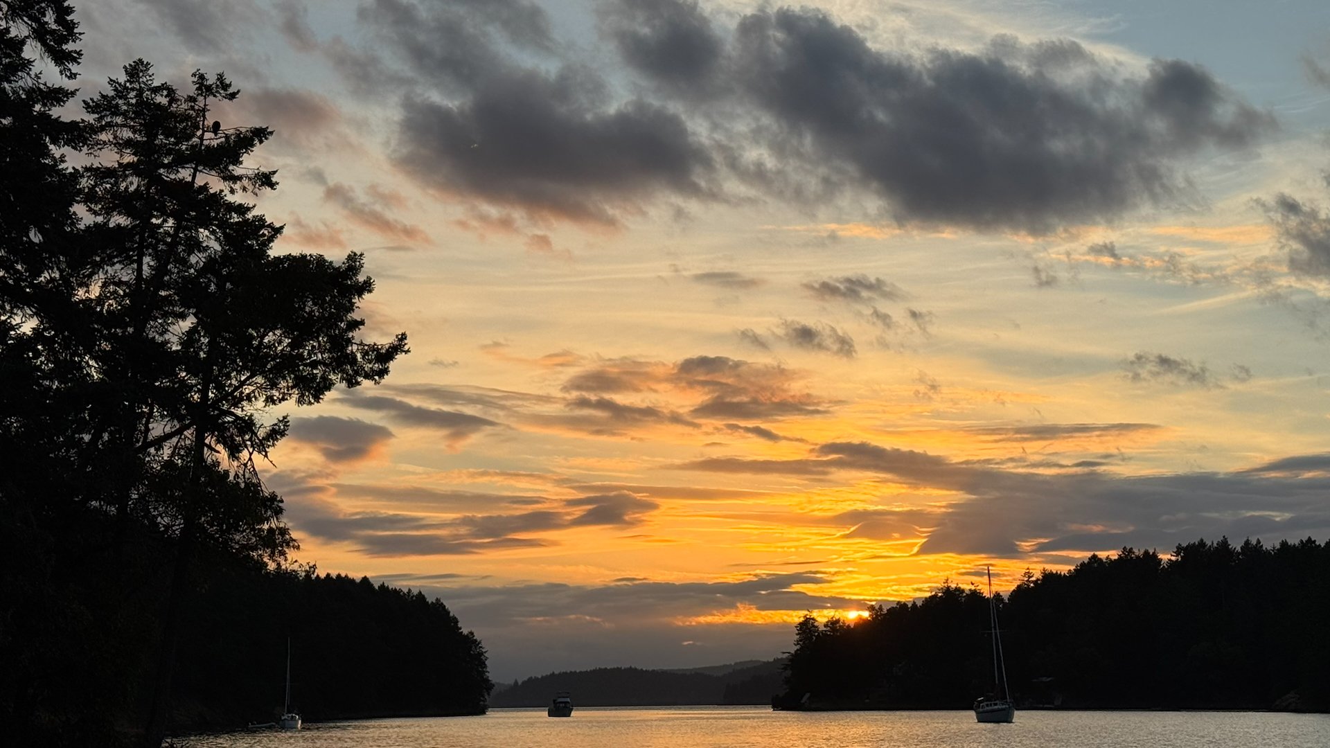  We were treated to a pretty nice sunset. 