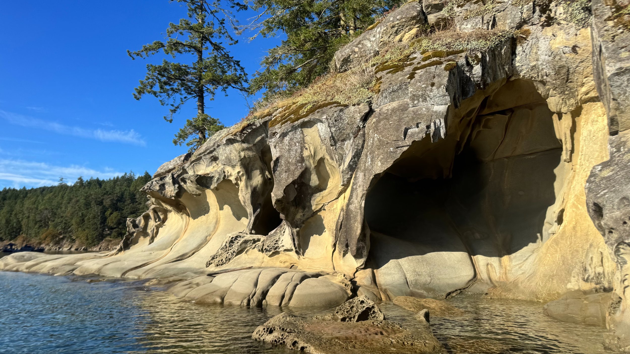  We dropped two crab traps and then paddled around and explored the sand caves. 
