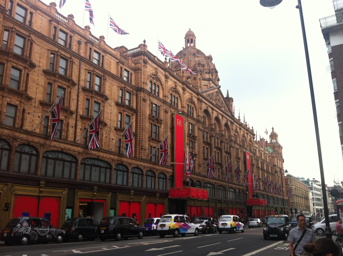 Harrod's, decorated for the Diamond Jubilee of Queen Elizabeth II