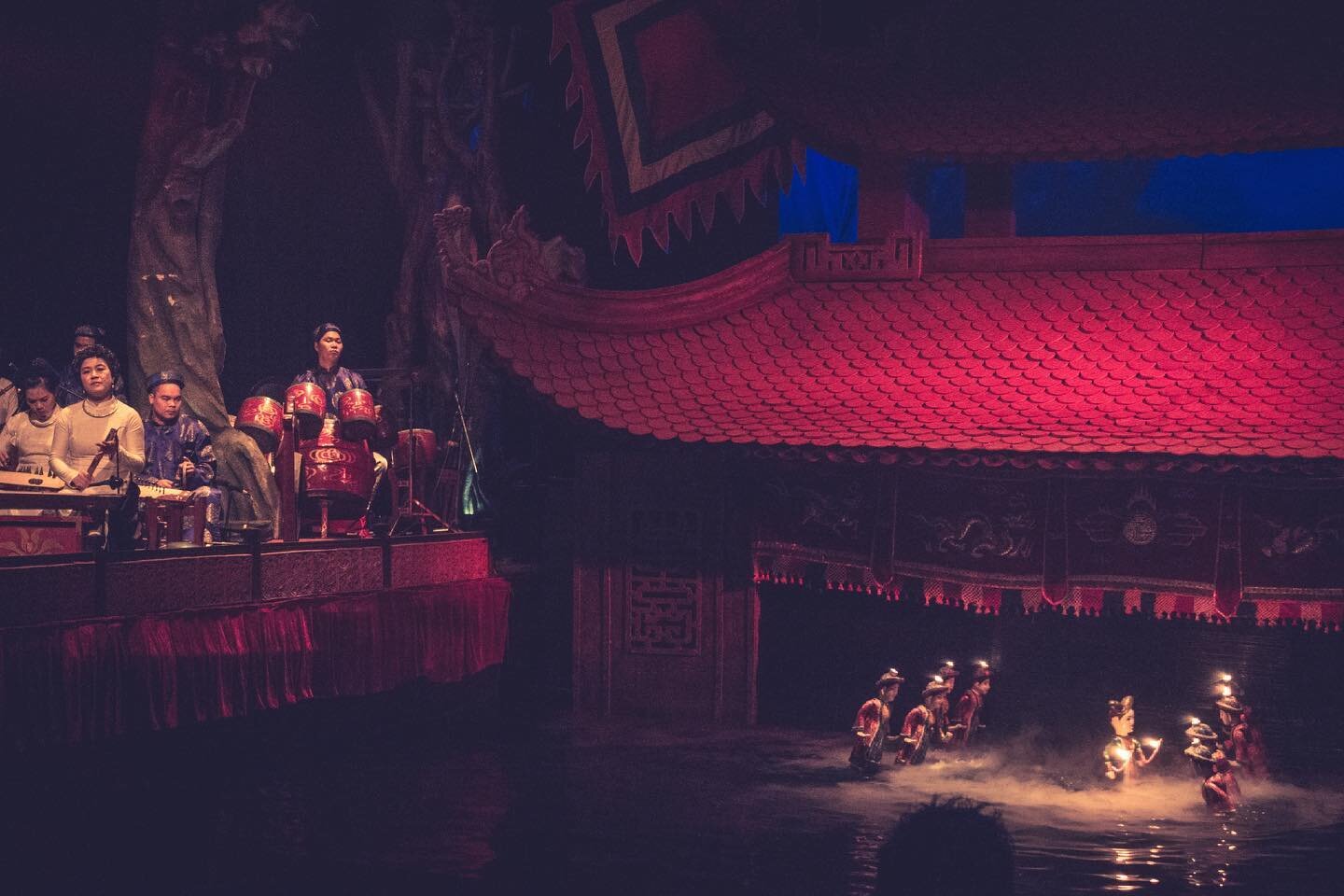 No puppet, no puppet! You&rsquo;re the puppet!
.
.
.
Hanoi, Vietnam 🇻🇳 2016
.
.
#vietnam #hanoi #puppetsofinstagram #surreal #tightband #theatre #traveltheworld #sony #sonyrx100 #sonyrx100m3 #dopesinger #hanoitravel #vietnamtravel